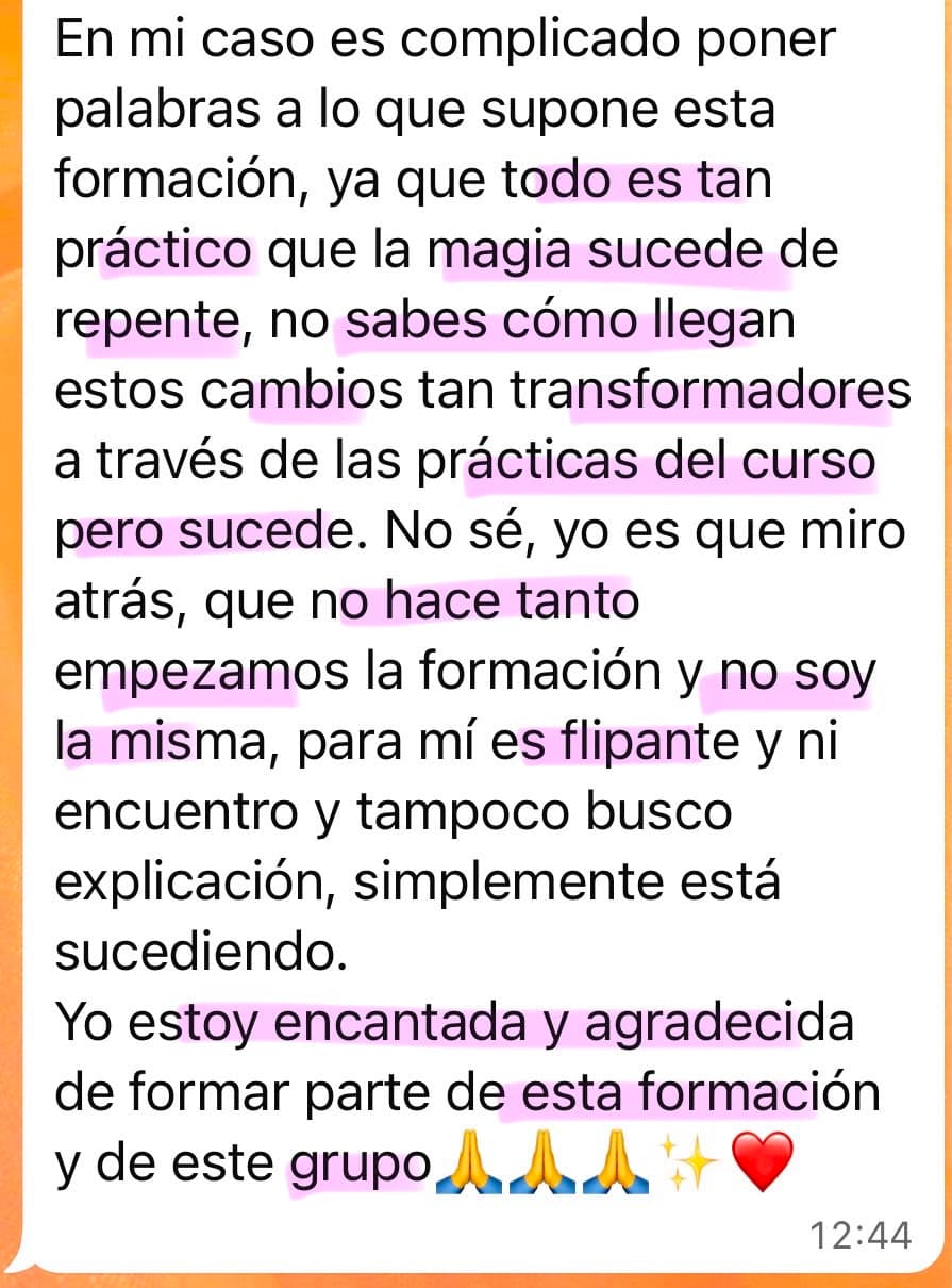 Testimonio de una alumna de Soberana: “En mi caso es complicado poner palabras a lo que supone esta formación, ya que todo es tan práctico que la magia sucede de repente, no sabes cómo llegan estos cambios tan transformadores a través de las prácticas del curso pero sucede. No sé, yo es que miro atrás, que no hace tanto empezamos la formación y no soy la misma, para mí es flipante y ni encuentro y tampoco busco explicación, simplemente está sucediendo. Yo estoy encantada y agradecida de formar parte de esta formación y de este grupo.”